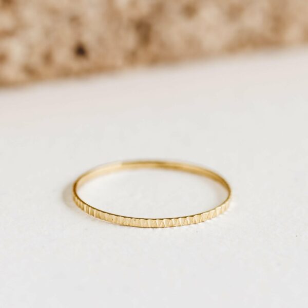 keira-17-cora-textured-ring-14k-yg-lookbook-9-closer